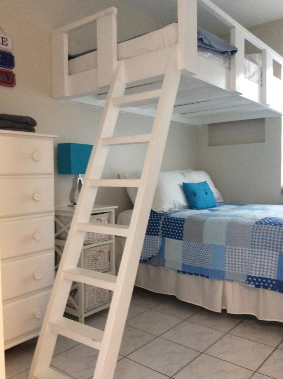Three-Bedroom Apartment,890705431:JPEG