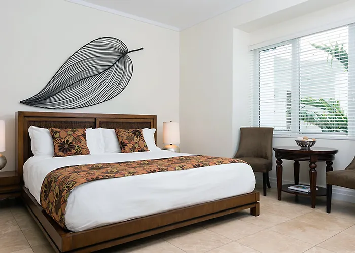 Beach hotel: West Bay Club